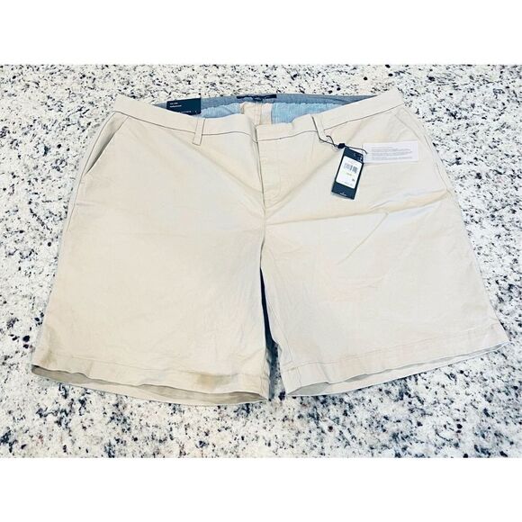 Tommy Hilfiger Women's Hollywood 9 Inch Chino Short - Picture 2 of 6